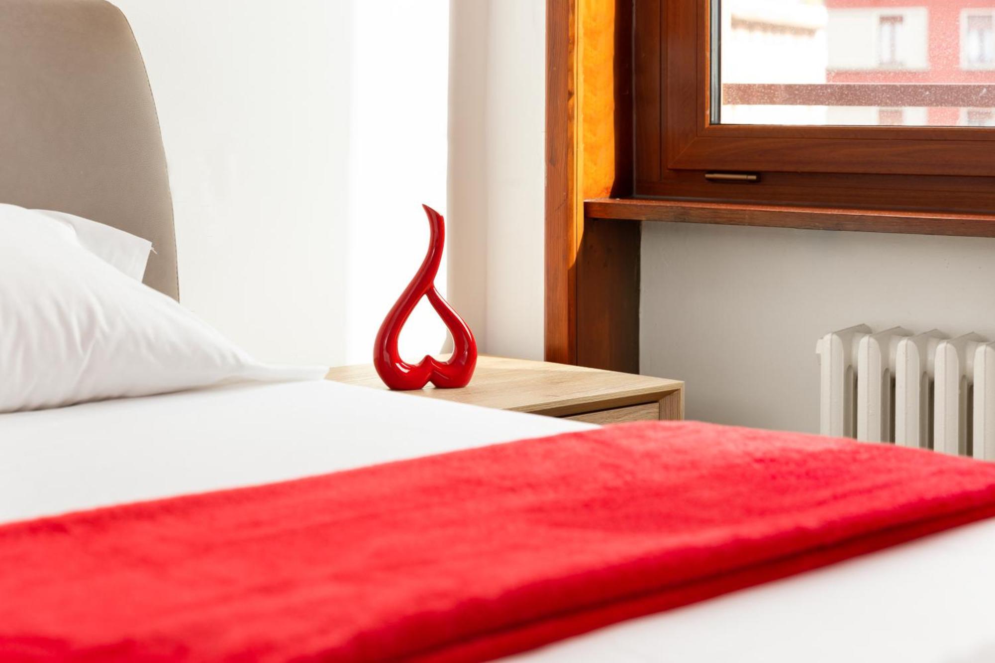 Free Parking - 5 Star - Sauna Luxury Apartment Милан Экстерьер фото